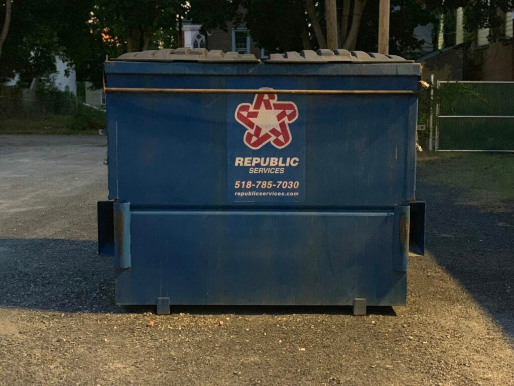 A picture of a dumpster with no flash
