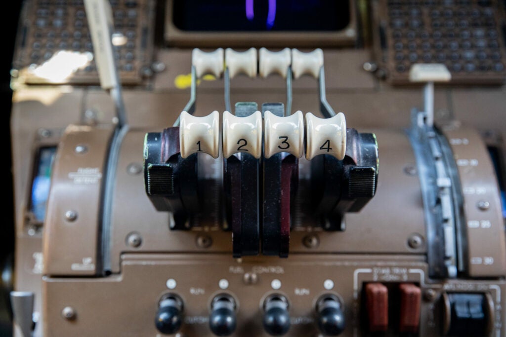 thrust levers for four engines
