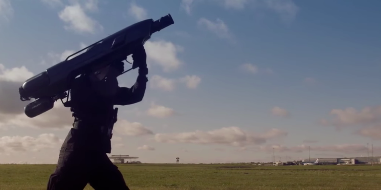 The Skywall 100 Is a Bazooka Designed To Bring Down Drones Without Destroying Them The Skywall 100 Is a Bazooka Designed To Bring Down Drones Without Destroying Them