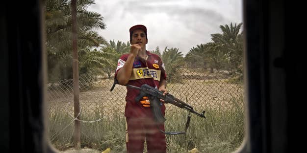 A Look Into the Life of Conflict Photographer Benjamin Lowy A Look Into the Life of Conflict Photographer Benjamin Lowy