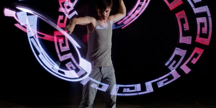 SpinFX Kickstarter Proposes Unique Light Painting Tool