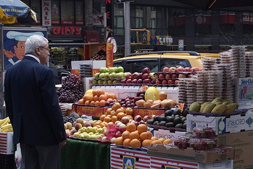 "Fujifilm-FinePix-S5-Pro-The-NYC-fruitstand-scene"
