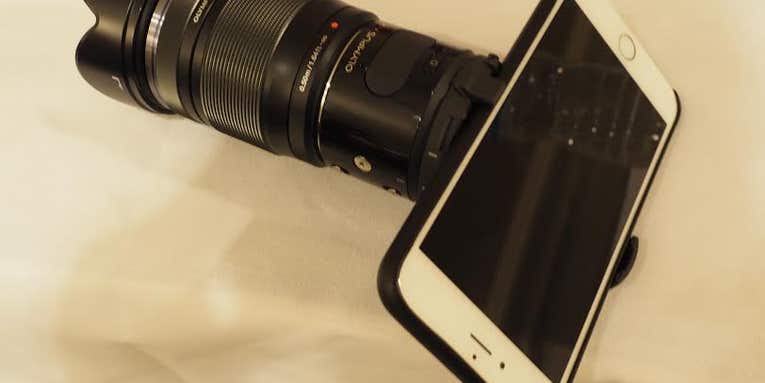 New Gear: Olympus Air is an Interchangeable-Lens Camera That Uses Your Smartphone as a Screen New Gear: Olympus Air is an Interchangeable-Lens Camera That Uses Your Smartphone as a Screen