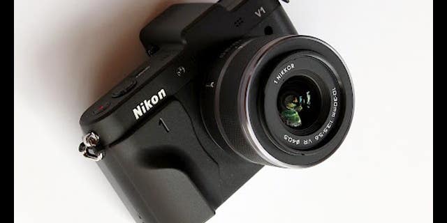 New Gear: Custom Grip For The Nikon V1 From Richard Franiec