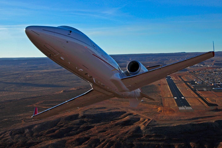 Learjet pulling up