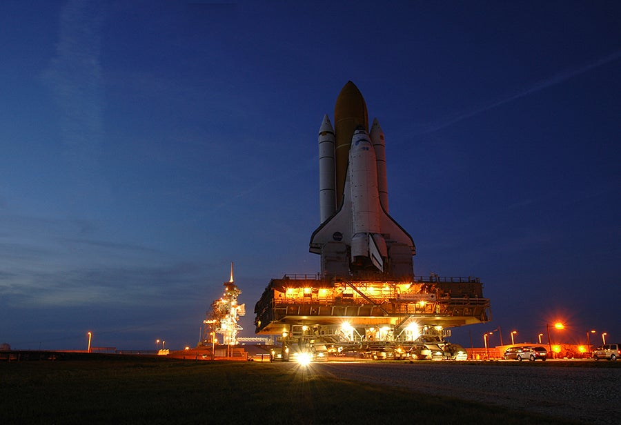 Discovery rolls out to the launch.jpg