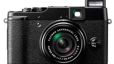 Fujifilm X10 Compact Camera Keeps the Retro Style, Adds a Zoom Lens