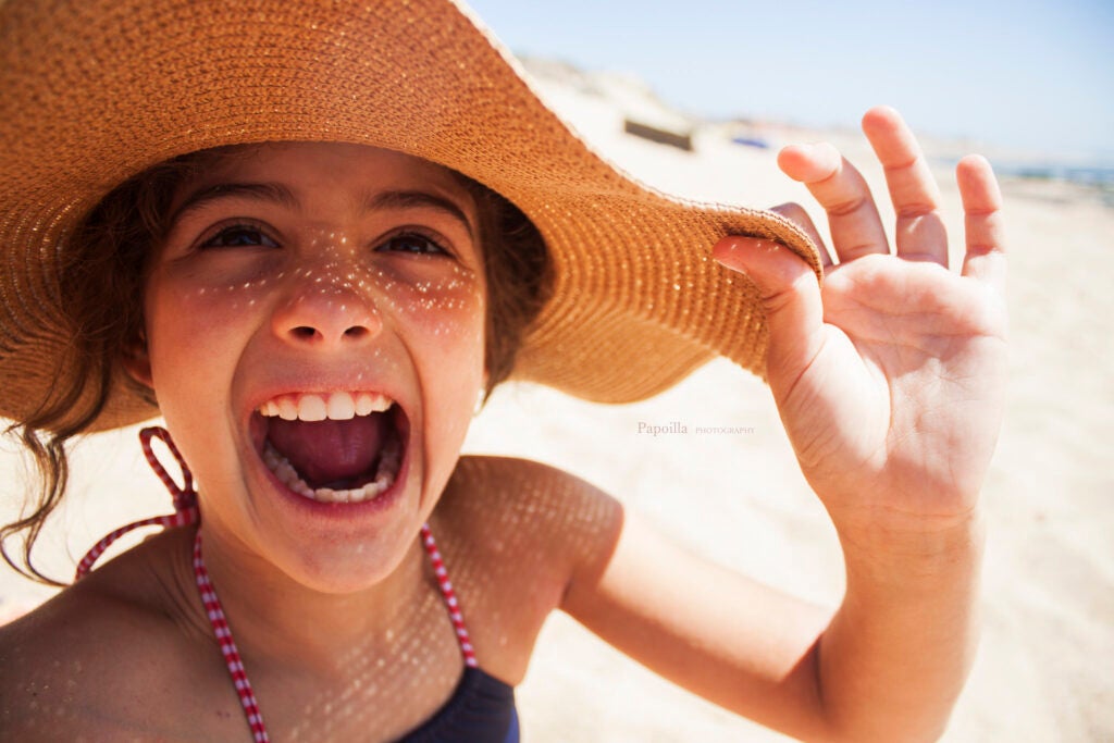 This beach portrait was taken by Papoilla Photography using a Canon EOS 500D with a EF-S18-55mm f/3.5-5.6 IS lens at 1/800 sec, f/3.5 and ISO 100. See more work <a href="https://www.flickr.com/photos/113274789@N08/">here.</a>