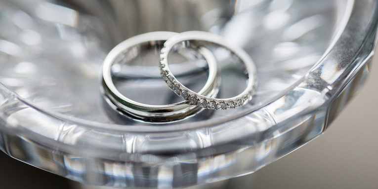Survey Finds Average US Wedding Price Rose Last Year, More Couples Hiring Pro Photographers Survey Finds Average US Wedding Price Rose Last Year, More Couples Hiring Pro Photographers