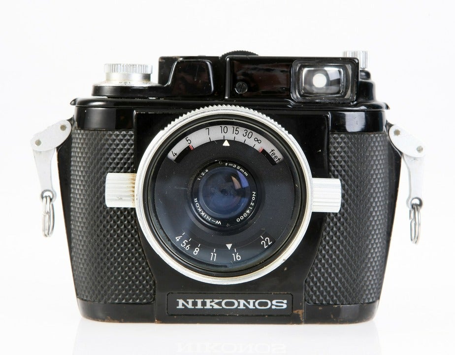 httpswww.popphoto.comsitespopphoto.comfilesimages201509nikonos_sn_928158_w-nikkor_35mm2.5_sn_214000.jpg