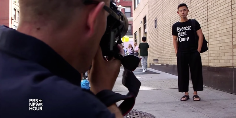 Video: Watch The Sartorialist, Scott Schuman, Take High-Fashion Street Portrait Photos