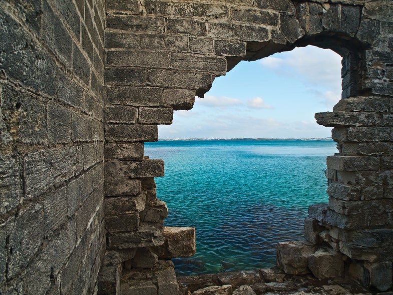 This view-through-a-wall on Crawl Island, Somerset, Bermuda was shot by Gavin Howarth. He used an Olympus E-3 with a 12–60mm f/2.8–4 lens at 12mm (24mm equivalent); exposure, 1/15 sec at f/11, ISO 100