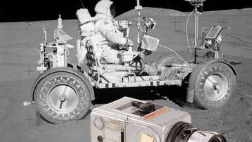 Hasselblad “Moon Camera” Fetches $900,000 at Auction