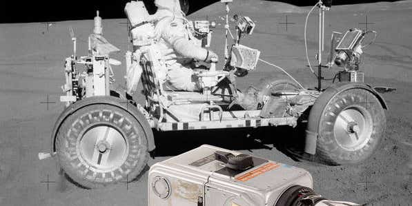 Hasselblad “Moon Camera” Fetches $900,000 at Auction Hasselblad “Moon Camera” Fetches $900,000 at Auction