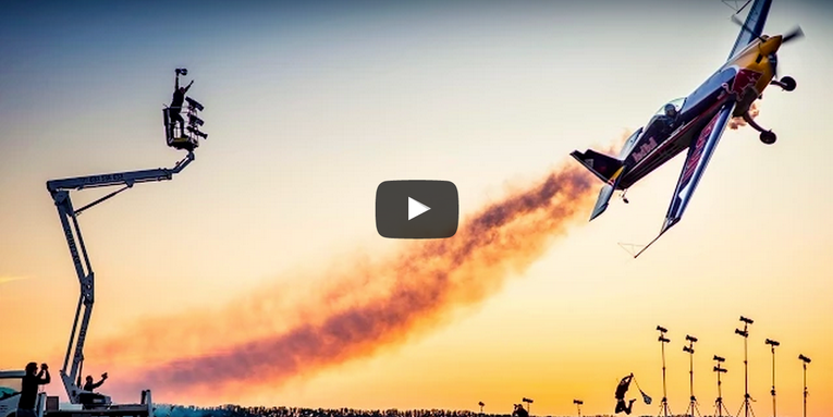 This Is How You Shoot a Photo of an Airplane Using 30 Strobes