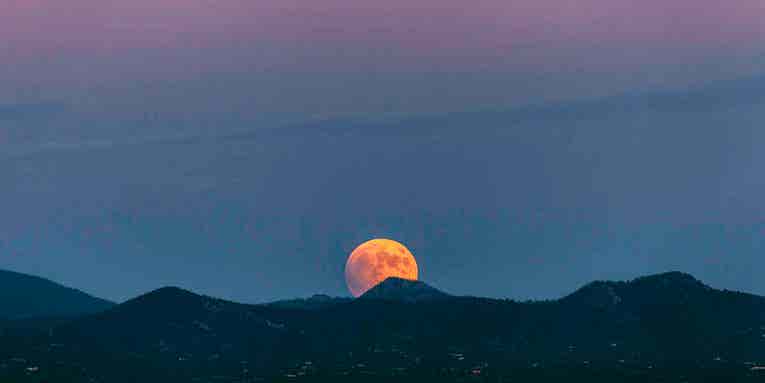 Show Your Stuff Gallery: #SuperBloodMoon Show Your Stuff Gallery: #SuperBloodMoon