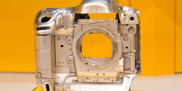 Take a Look Inside the Nikon D4 DSLR Take a Look Inside the Nikon D4 DSLR