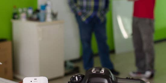 A $30 Tweak Gets Your Nikon D4 On Wi-Fi A $30 Tweak Gets Your Nikon D4 On Wi-Fi