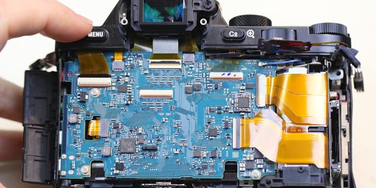 Sony A7r Teardown Reveals Remarkably Easy Disassembly Sony A7r Teardown Reveals Remarkably Easy Disassembly