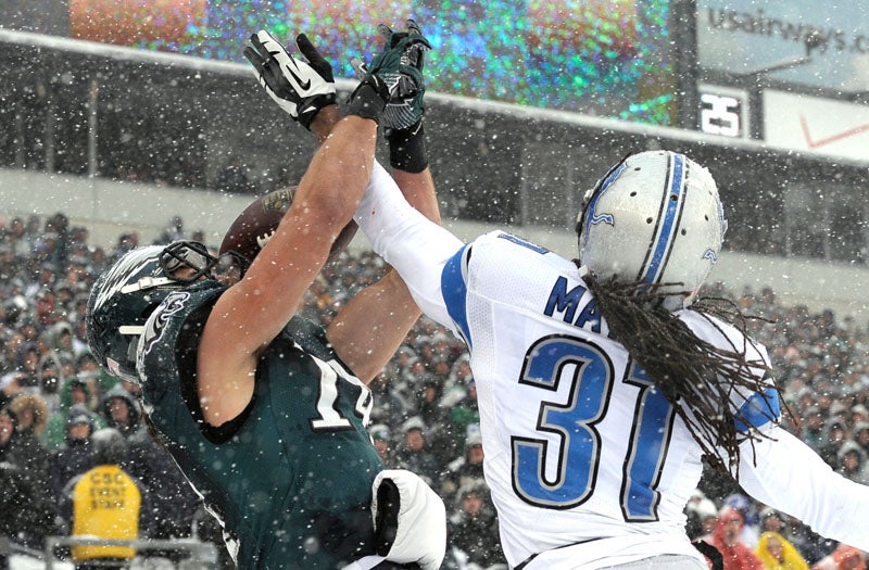 Philadelphia Eagles' Riley Cooper, left, cannot catch a pass in the end zone as Detroit Lions' Rashean Mathis defends during the first half of an NFL football game, Sunday, Dec. 8, 2013, in Philadelphia. (AP Photo/Michael Perez)