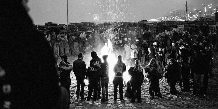 Documentary photos of the biggest bonfire you’ve probably never heard of