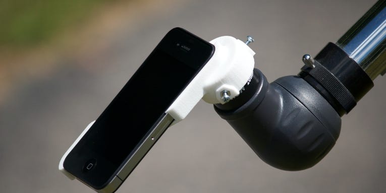 The Astroclip Attaches Your iPhone to a Telescope The Astroclip Attaches Your iPhone to a Telescope