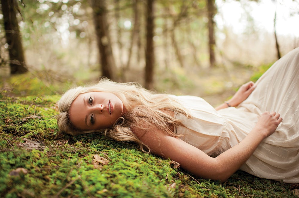 bridal photography in woods