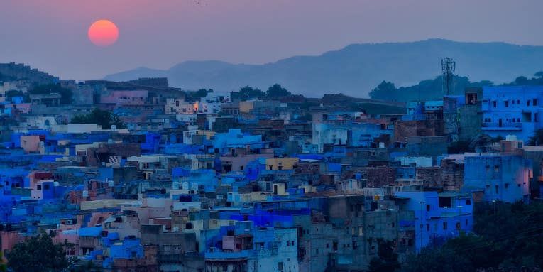 Mentor Series: Alex Sneiders Captures the Vibrant Hues of India Mentor Series: Alex Sneiders Captures the Vibrant Hues of India