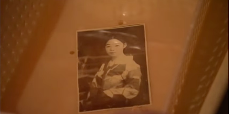 Watching This Japanese Master Rescue an Old Photo Print Is Fascinating Watching This Japanese Master Rescue an Old Photo Print Is Fascinating