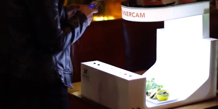 #Dinnercam Is a Dedicated Mini Smartphone Studio For Taking Instagram Photos of Restaurant Food