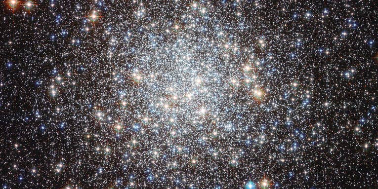Photo: Hubble Captures the Messier 9 Cluster With More Than 250,000 Stars