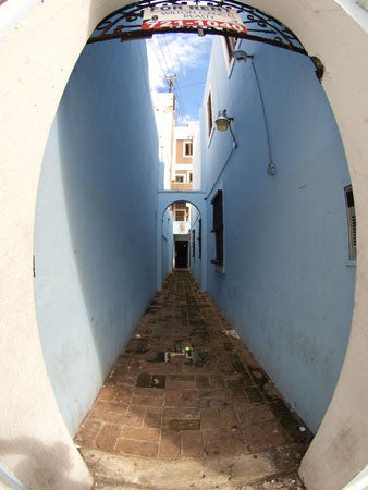 Olympus-E-3-Field-Report-An-alley-in-Old-San-Juan