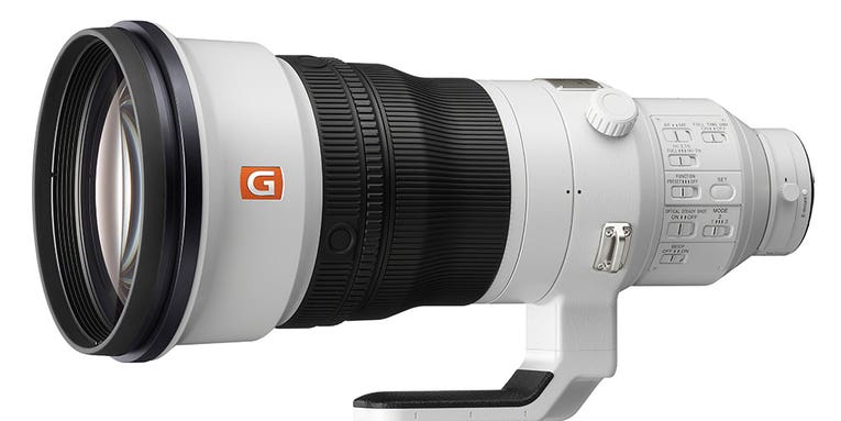 This 400mm lens from Sony is ridiculously lightweight