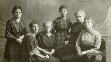How To: Use Content-Aware Fill to Restore an Old Photograph
