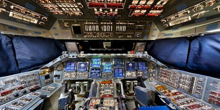 Interactive Panorama Photo Takes You Inside The Space Shuttle Discovery