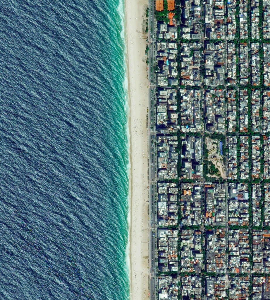 Image © DigitalGlobe, Inc.; caption © Benjamin Grant, 2016