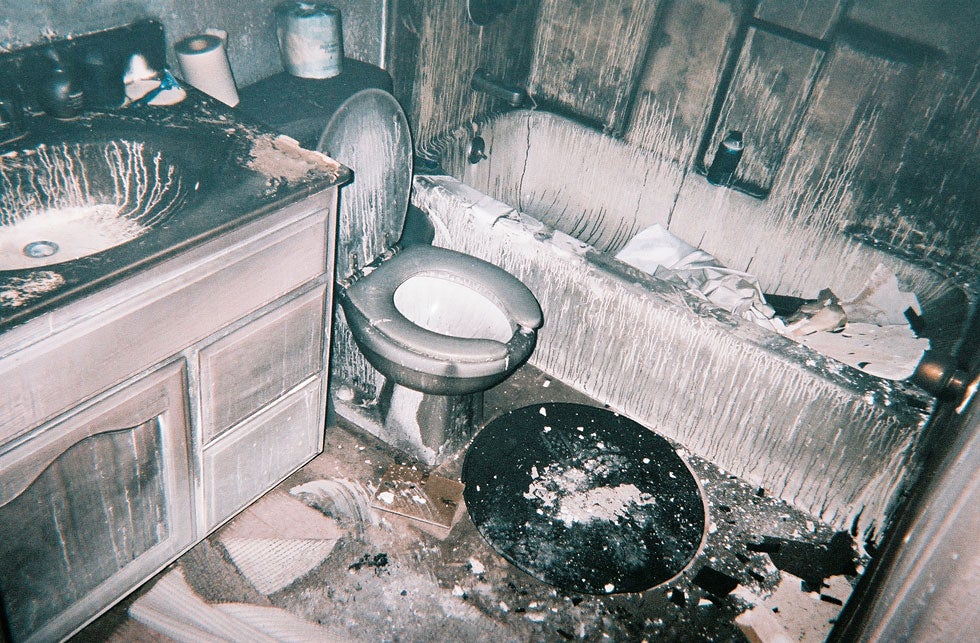 httpswww.popphoto.comsitespopphoto.comfilesfilesgallery-imagesthe-day-my-house-burned-down5.jpg