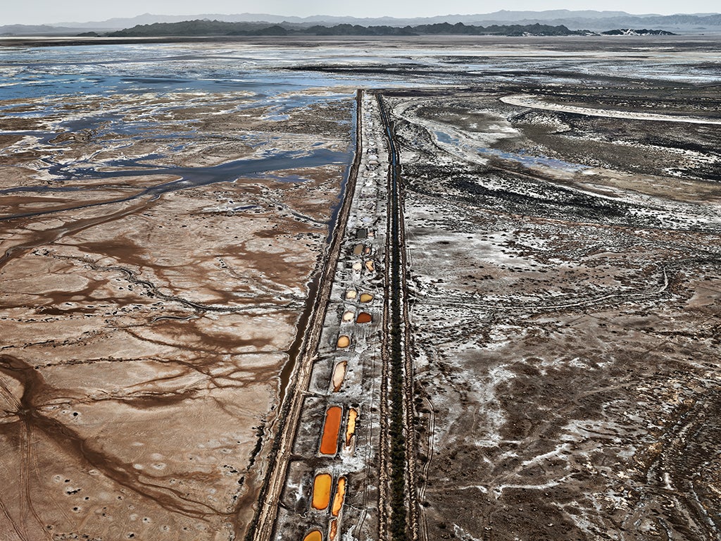 httpswww.popphoto.comsitespopphoto.comfilesfilesgallery-imagesBurtynsky02.jpg