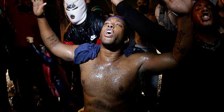 Photojournalist Has Rifle Pointed in Face While Covering Ferguson Protests