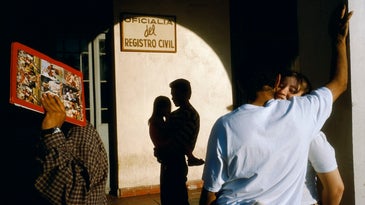 Magnum Photos Offers Intimate Photos From Their Archives