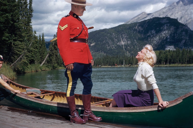 httpswww.popphoto.comsitespopphoto.comfilesfilesgallery-imagesMarilyn20Monroe20and20the20Mountie20220FOR20PRINT20USE20ONLY20copy.jpg