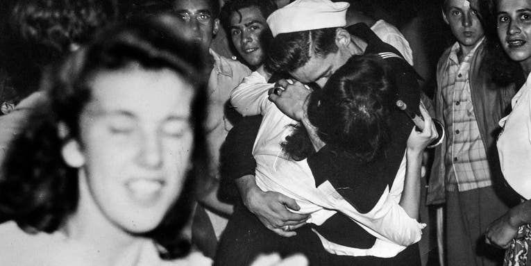Unpublished V-J Day Photos Echo Eisenstaedt’s “The Kiss” Unpublished V-J Day Photos Echo Eisenstaedt’s “The Kiss”