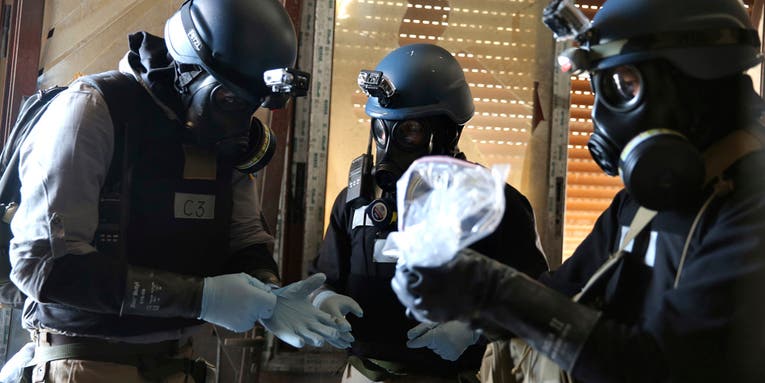 Photo of the Day: On the Ground with UN Chemical Weapons Experts Photo of the Day: On the Ground with UN Chemical Weapons Experts