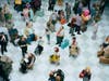 httpswww.popphoto.comsitespopphoto.comfilesfilesgallery-imagese_ap_2013_Crowd_7_Bob_Hope_Airport.jpg