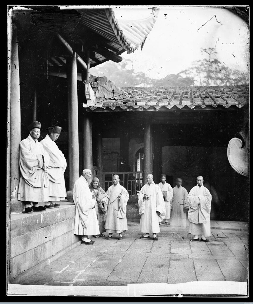 Buddhist priests at Yongquan Monastery, Fujian Province, Fuzhou, Drum Mountain, 1870–71