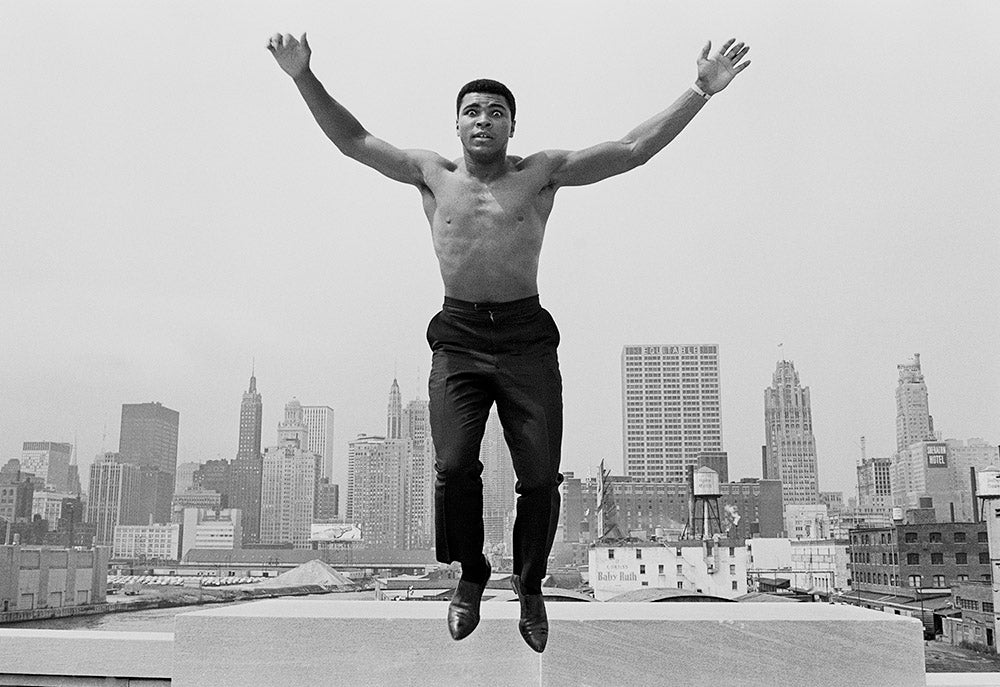 USA. MUHAMMAD ALI, (formerly Cassius Clay), boxing world heavy weight champion in Chicago, jumping from a bridge over the Chicago River 1966.