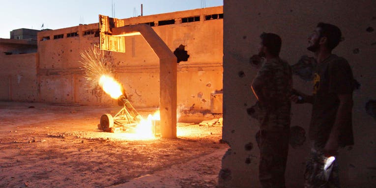 Photo of the Day: As the West Debates, Syrian Rebels Fight On Photo of the Day: As the West Debates, Syrian Rebels Fight On