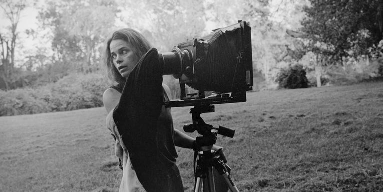 Sally Mann Chases Ghosts and Buries the Hatchet in New Memoir, Hold Still