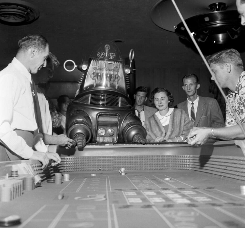httpswww.popphoto.comsitespopphoto.comfilesimages201507007_robbie_the_robot_shooting_craps_at_the_sands_may_20_1956.jpg