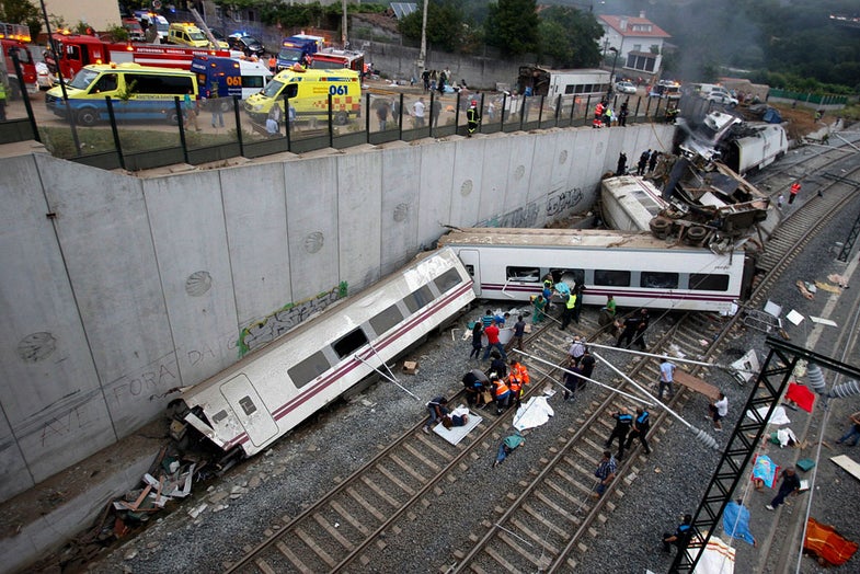 Rescue workers pull victims from a train crash near Santiago de Compostela, northwestern Spain, July 24, 2013. At least 35 people died after a train derailed in the outskirts of the northern Spanish city of Santiago de Compostela, the head of Spain's Galicia region, Alberto Nunez Feijoo, told Cadena Ser radio on Wednesday. A woman who was close to the site of the accident told the radio station that she had first heard a loud explosion and then seen the train derailed. REUTERS/Oscar Corral (SPAIN - Tags: DISASTER TRANSPORT TPX IMAGES OF THE DAY) - RTX11XNT
